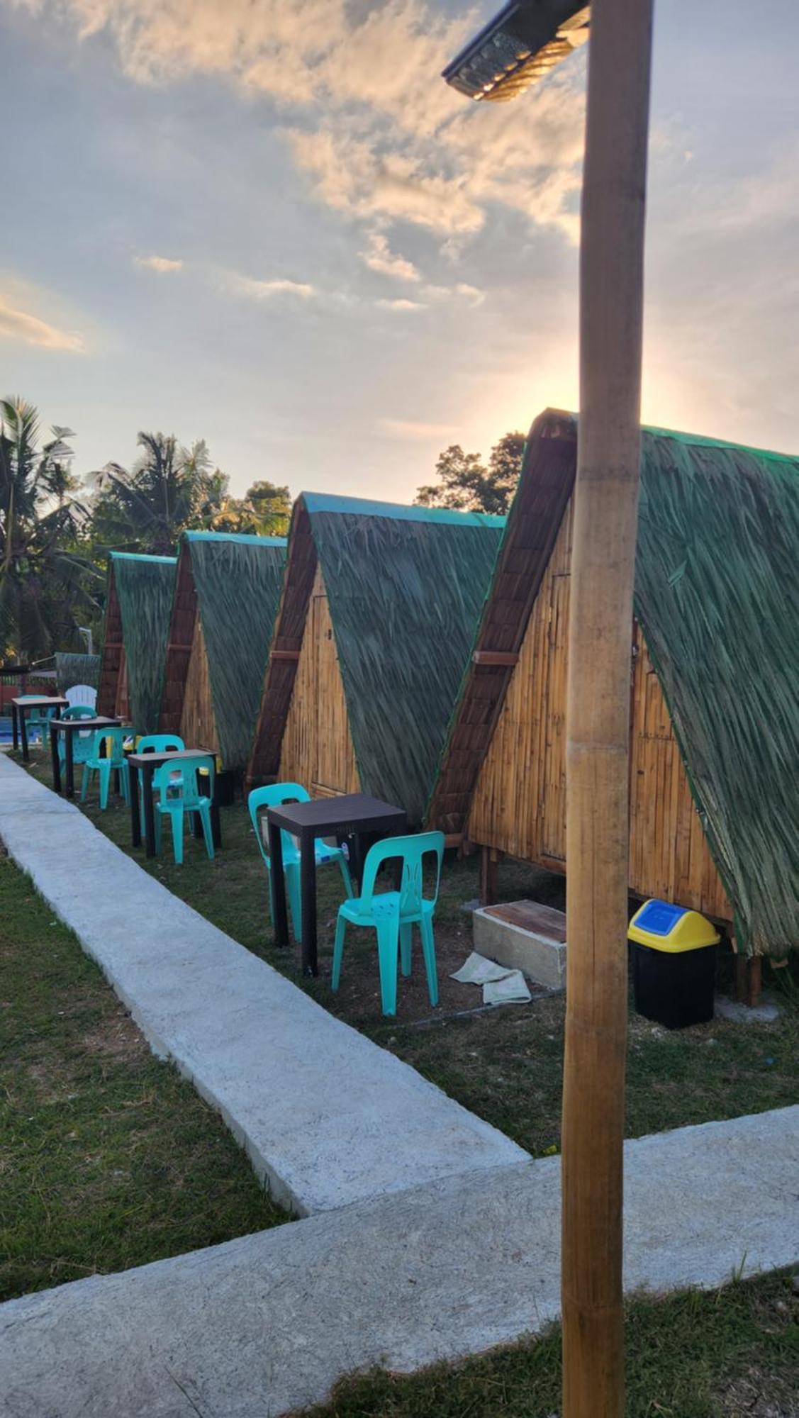 Nirvana Bamboo Houses & Dive Resort 몰볼 외부 사진