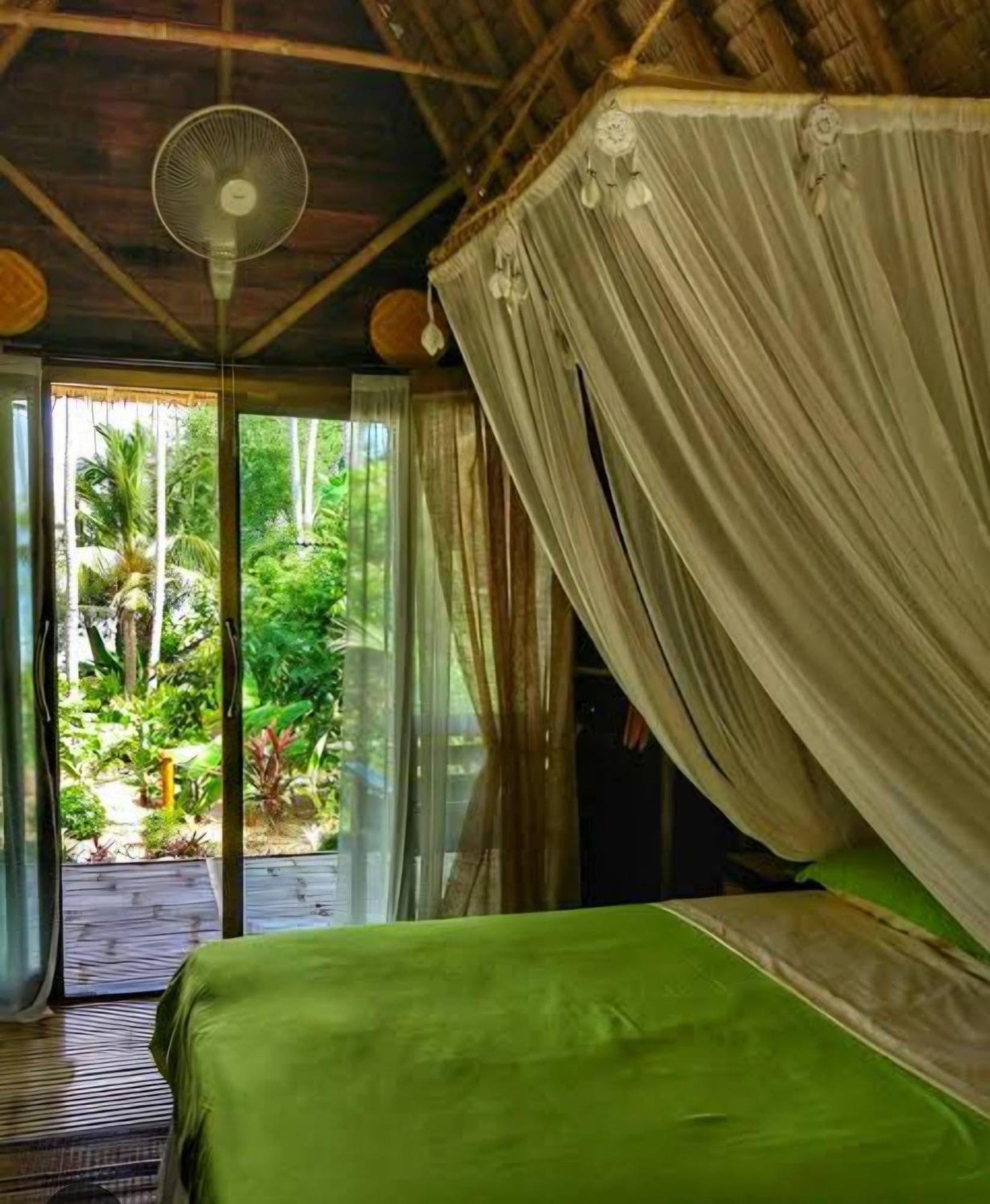 Nirvana Bamboo Houses & Dive Resort 몰볼 외부 사진