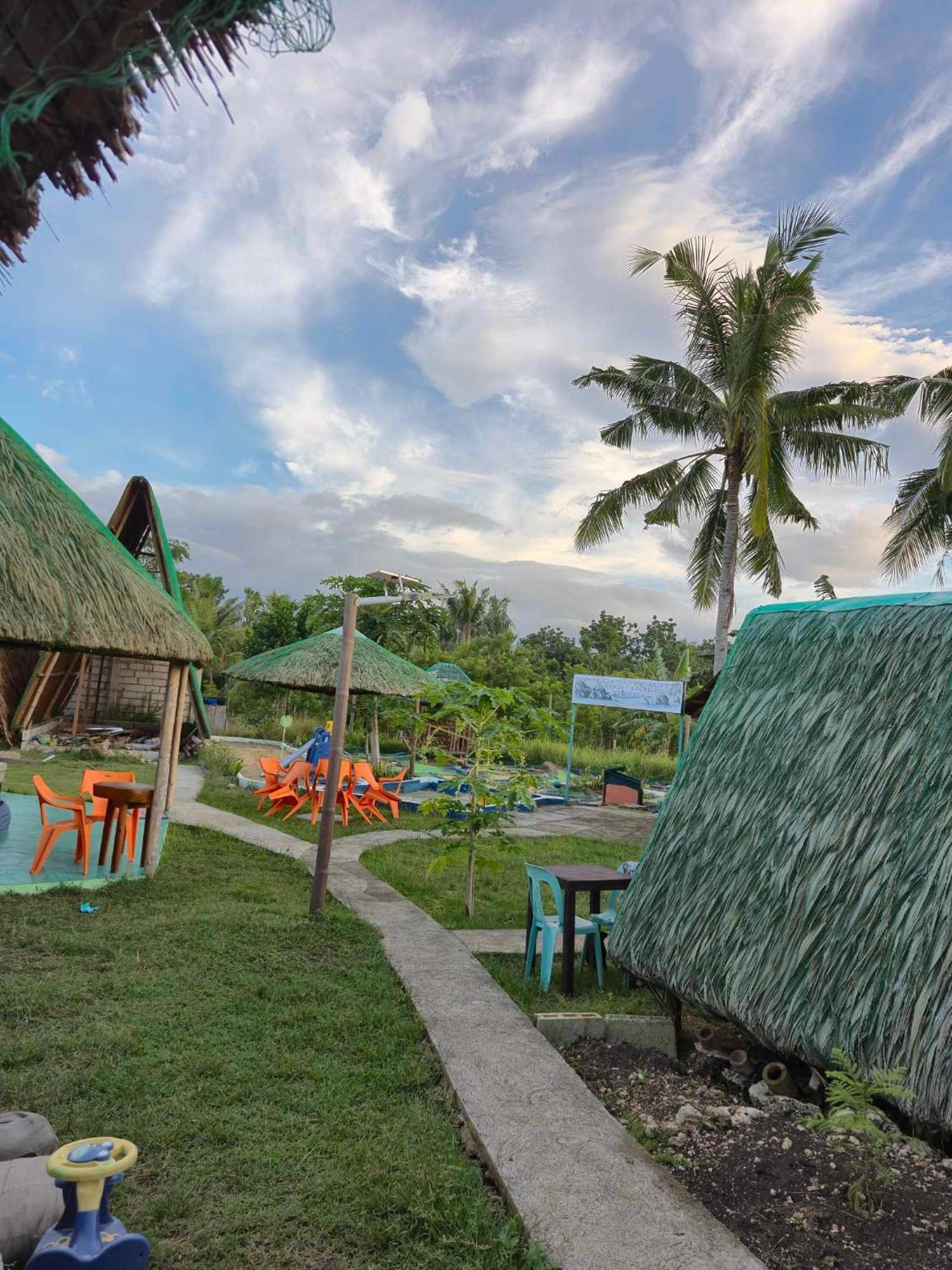Nirvana Bamboo Houses & Dive Resort 몰볼 외부 사진