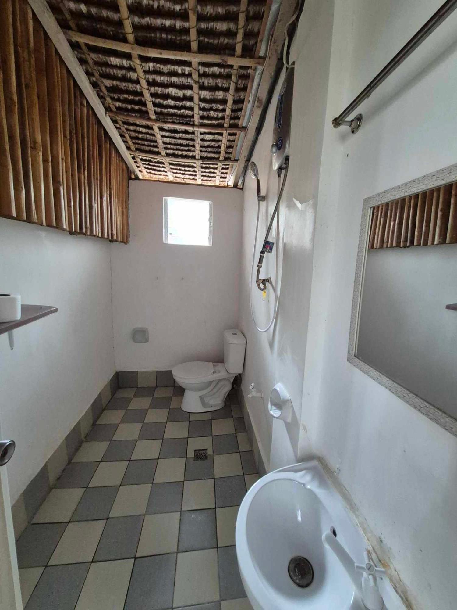 Nirvana Bamboo Houses & Dive Resort 몰볼 외부 사진