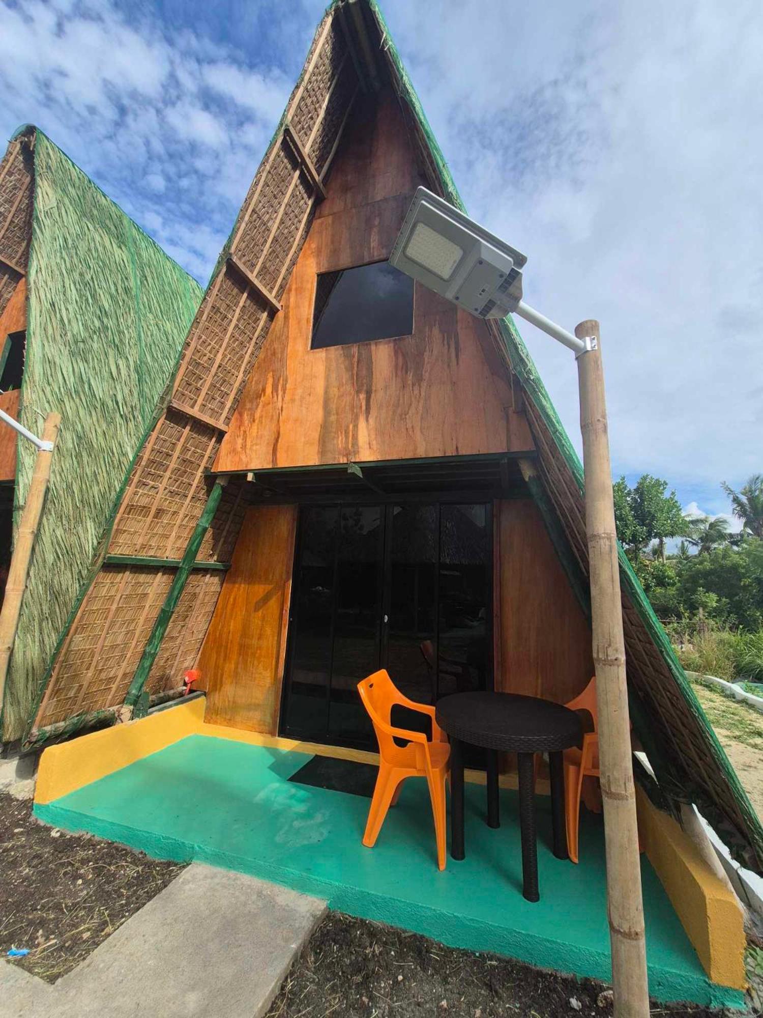 Nirvana Bamboo Houses & Dive Resort 몰볼 외부 사진