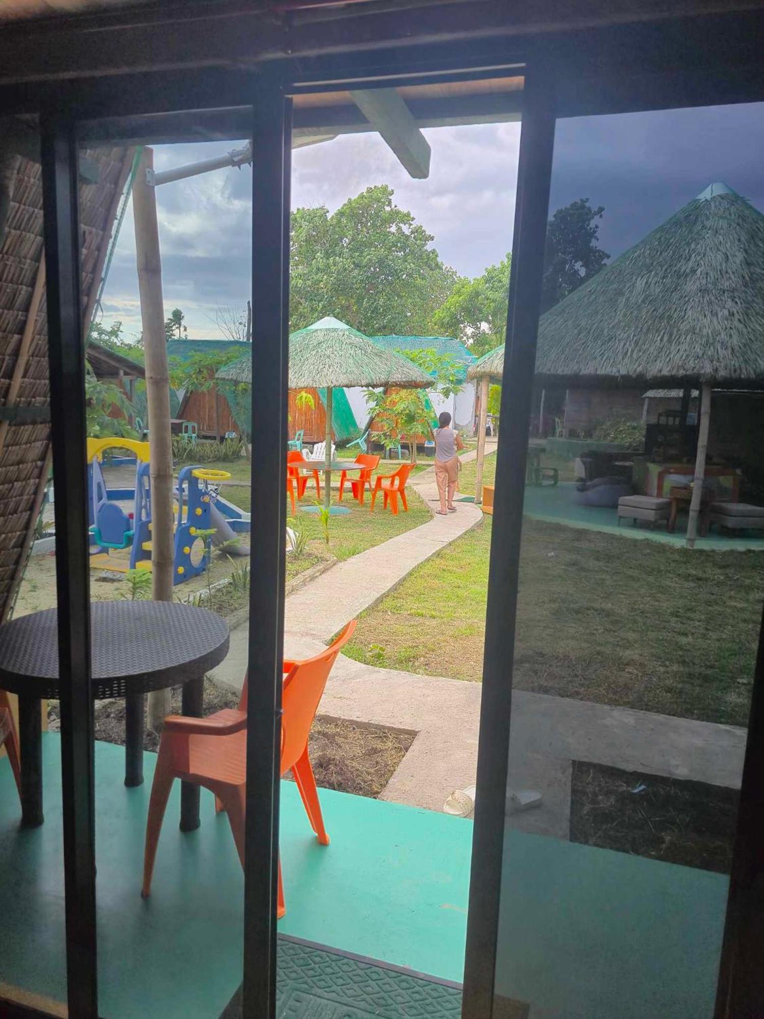 Nirvana Bamboo Houses & Dive Resort 몰볼 외부 사진