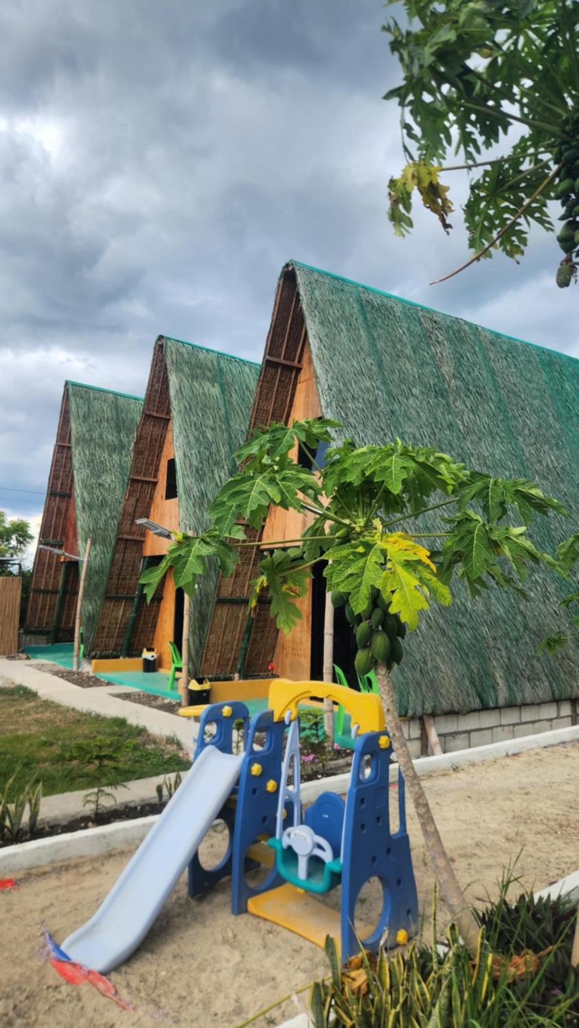 Nirvana Bamboo Houses & Dive Resort 몰볼 외부 사진
